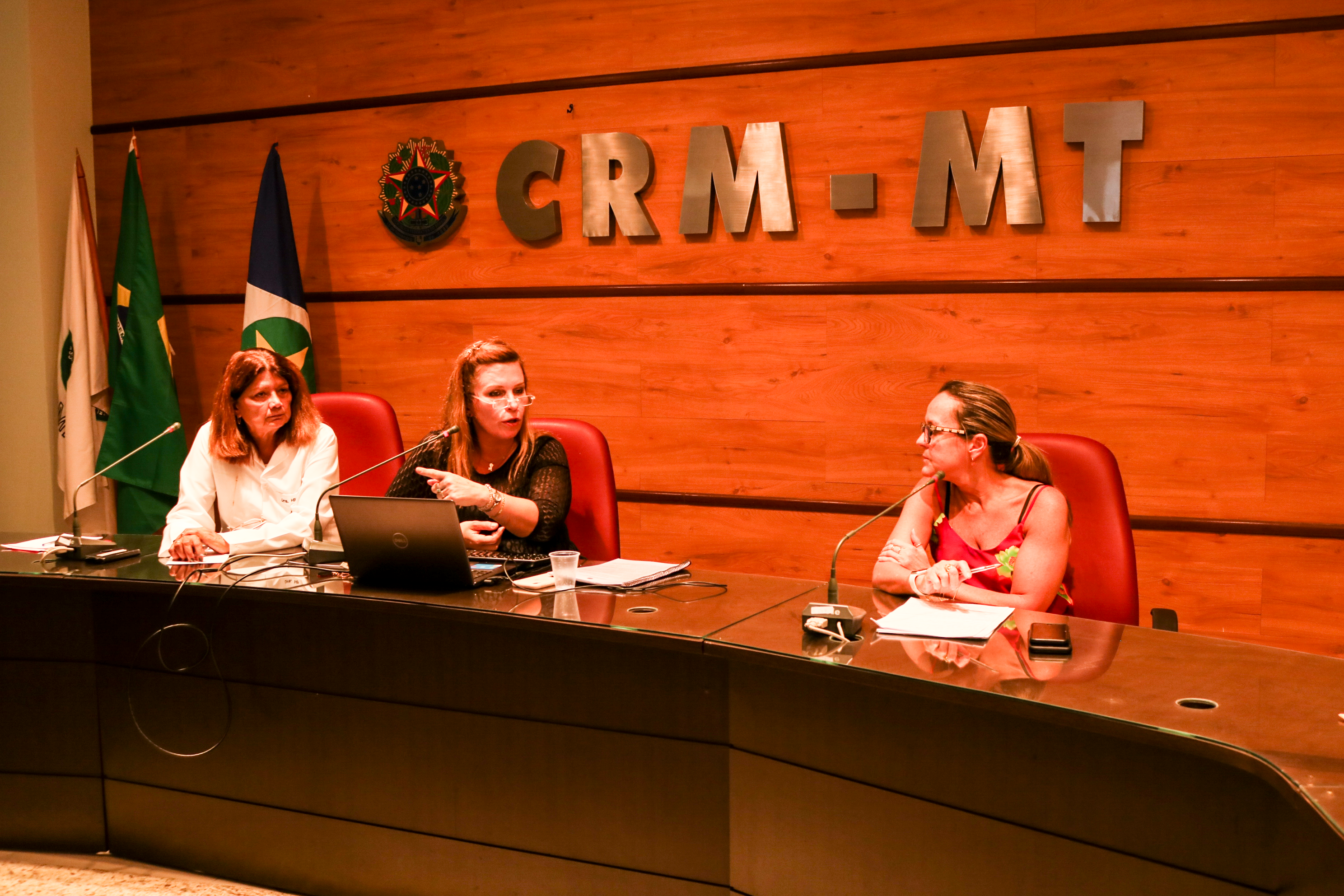 Reunião foi realizada na segunda-feira (03) no plenário do CRM-MT.